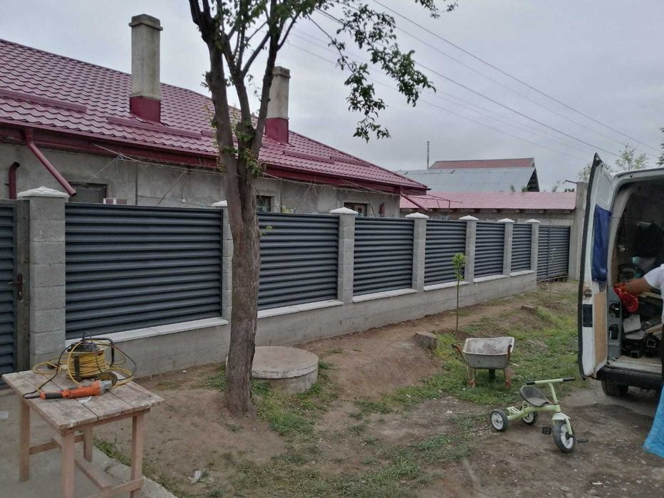 Garduri din panou stil jaluzele, sipca metalica, tabla, plasa si BCA