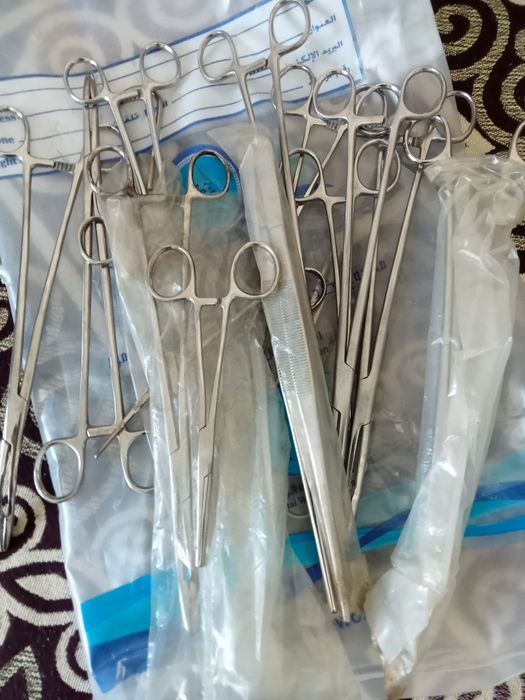 Продам инструмент зажимы,пинцеты разные.