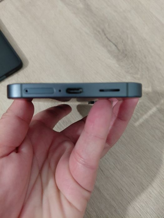 Samsung S25 - нов