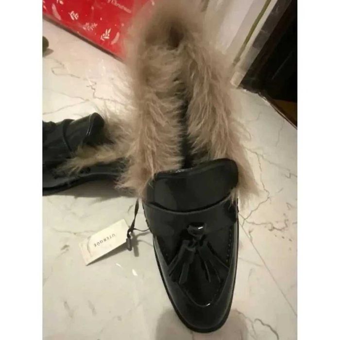 Loafers noi Uterqüe pantofi cu blană, 100% piele lăcuită negru mocasini moderni autentici