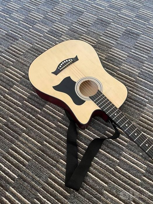 Akustik Gitara sotiladi