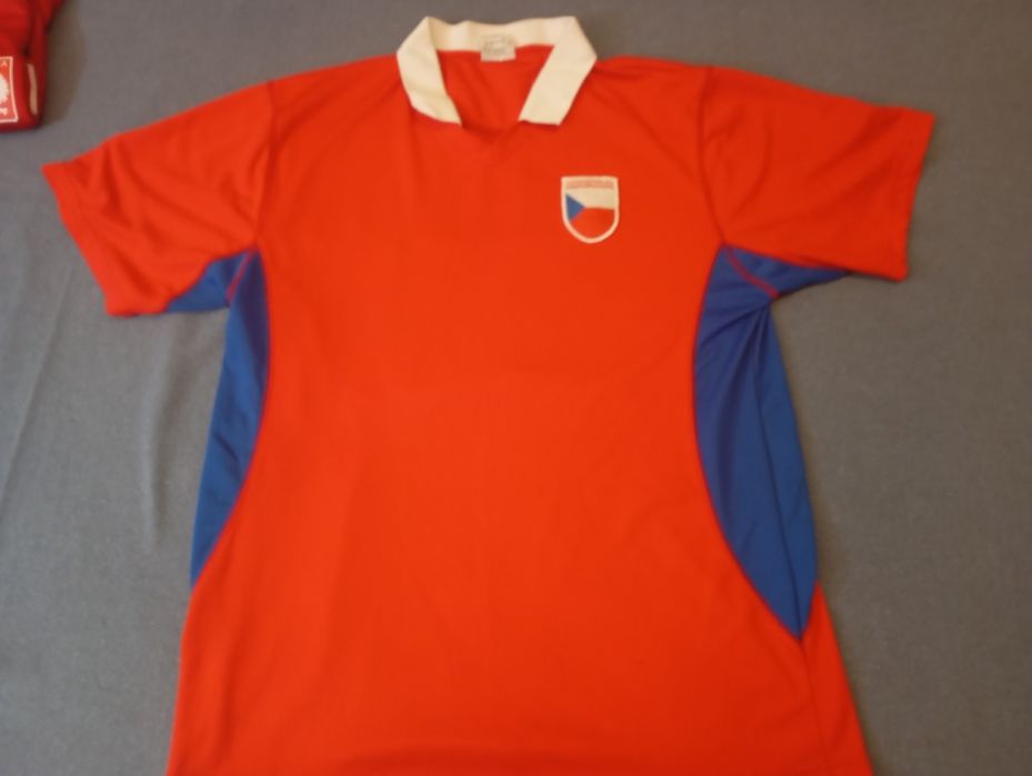 Футболни тениски