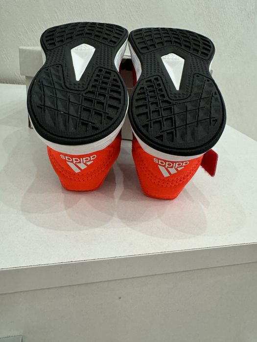 Продавам Бебешки ( детски) маратонки Adidas