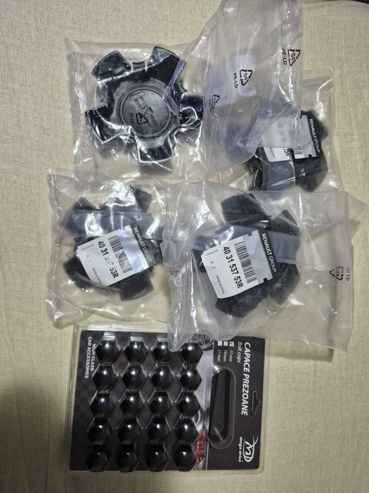 Prezoane ornamentale 17mm si 4 Capace butuc Dacia