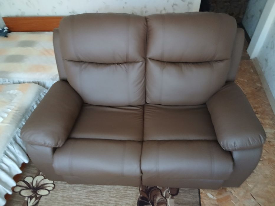 Кожен двоен релакс фотьойл (loveseat) – отлично състояние