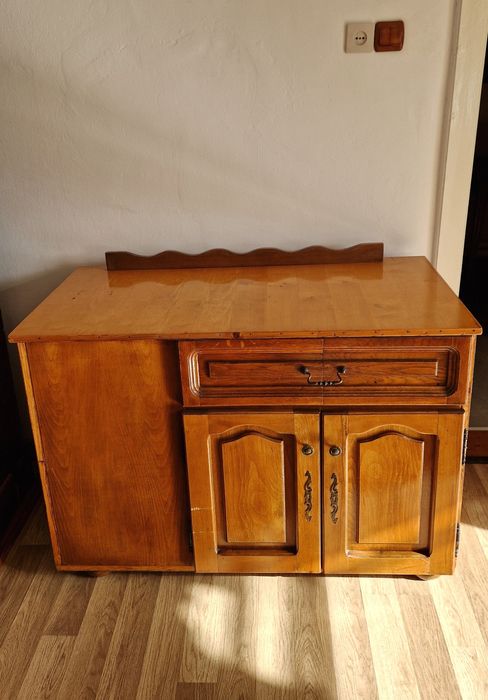 Vând mobilă veche dormitor, sufragerie, bucătărie, living