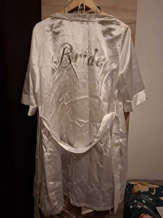 set de dezgatit pentru nunta  si halat bride