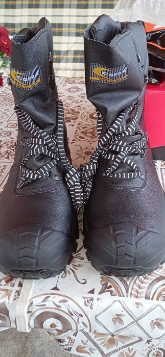 Високи зимни обувки с подплата