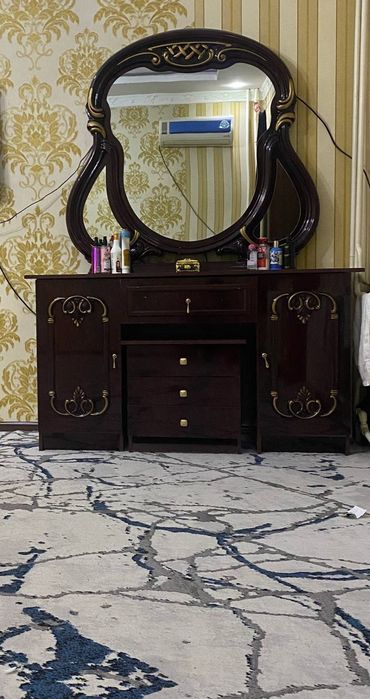 Срочно продаю мебель спальня гарнитура