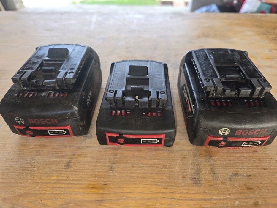 Set 3 baterii Bosch Professional 18V Li-Ion – 2x 5.0Ah + 1x 2.0Ah – functionale
