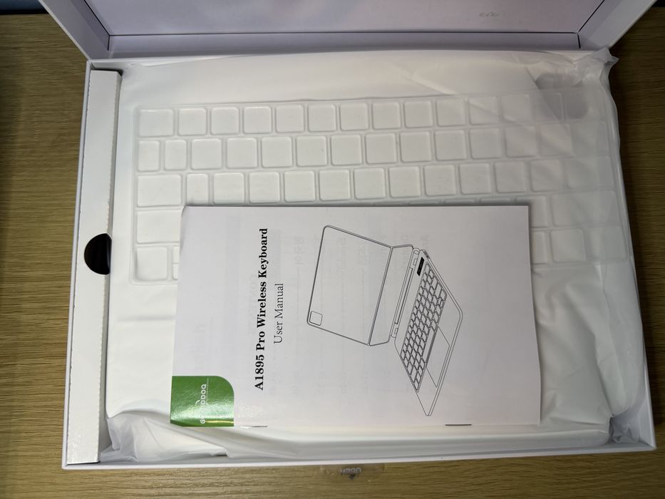 Husă cu Tastatură pentru iPad Pro 11” GOOJODOQ A1901 Bluetooth RGB Touchpad Albă