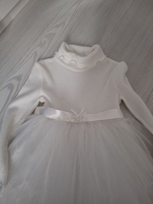 Страхотна празднична детска рокля 104