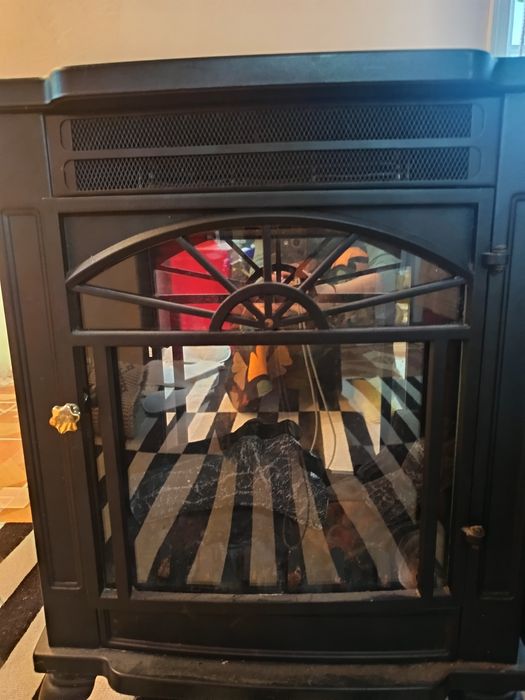 Светеща камина на ток