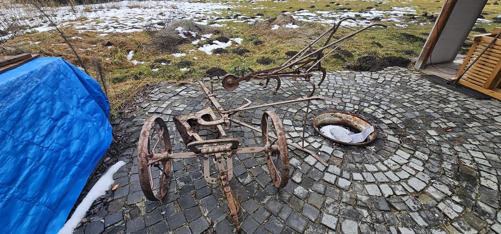 Plug de arat si de prasit