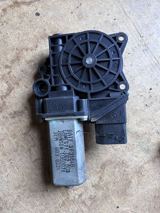 Продам запчасти на бмв е90