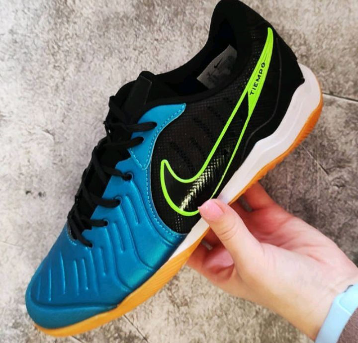 Продам футзалки tempo