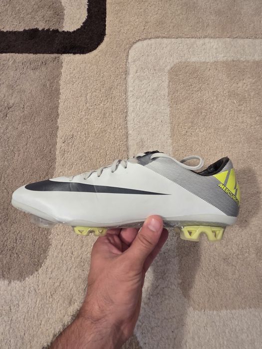 Vand ghete de fotbal Nike Mercurial Vapor Superfly 2 Elite FG in stare foarte buna
Nr 44,