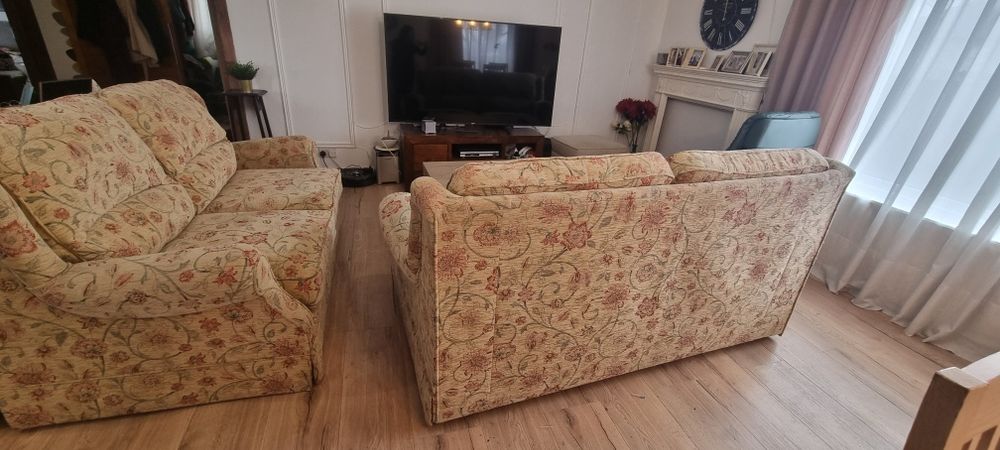 Set 2 canapele stil clasic- una extensibila