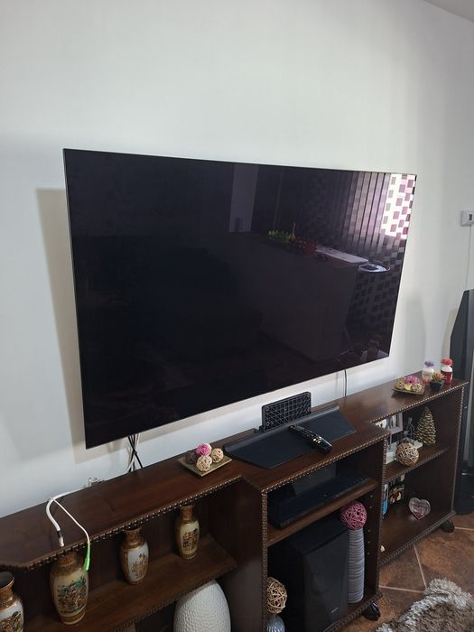 Tv Lg Oled seria Bx diagonala 164 cm, il detin de aproximativ 4 ani merge impecabil fara retentie  de imagine si  nici cel mai mic semn de Burn In .