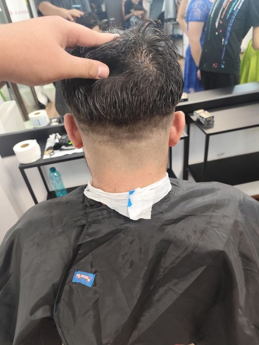 Frizer începător caut oameni pe care îi pot tunde