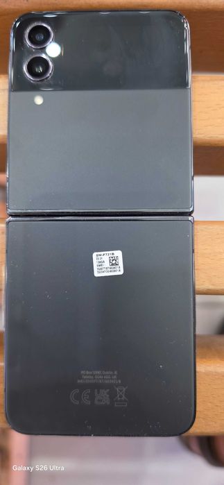 Телефон Samsung Z-Flip 4