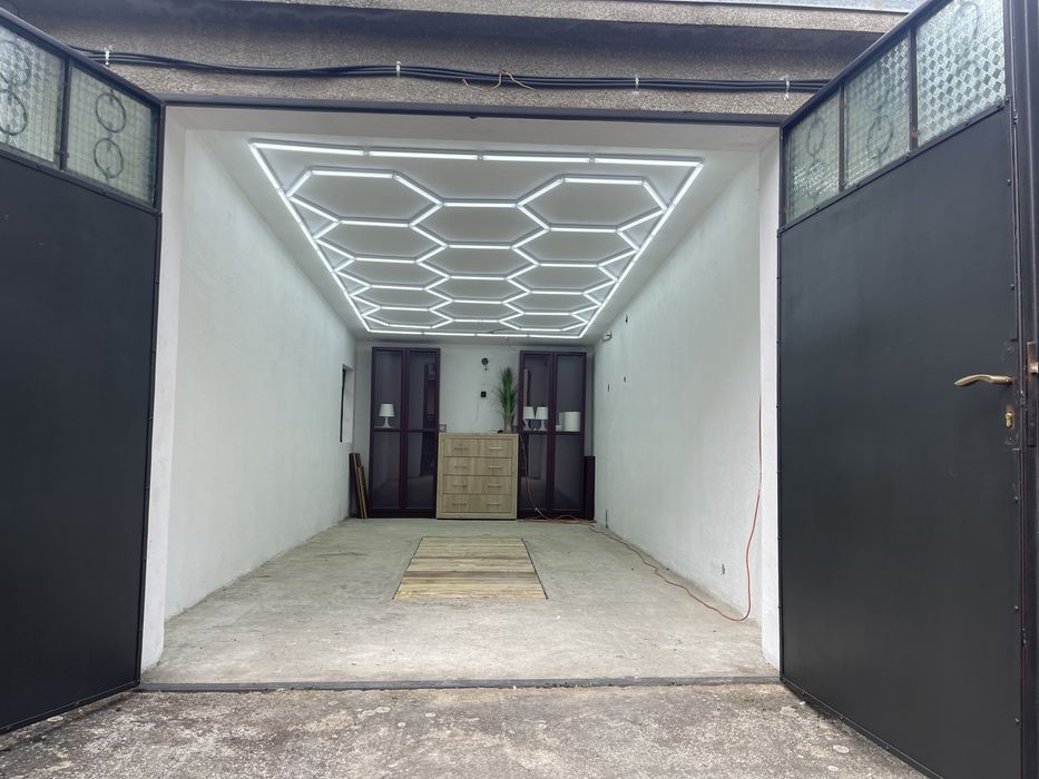 Apartament ultracentral cu curte si garaj
