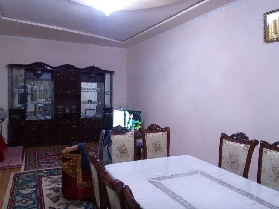 12 стул ва стол сотилади. Ҳолати яхши.