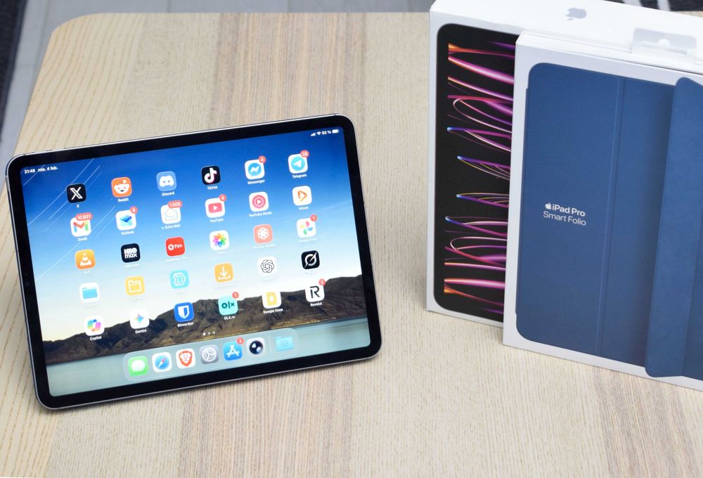 iPad Pro 11" M2 Cellular 5G pachet complet + husa folio Apple