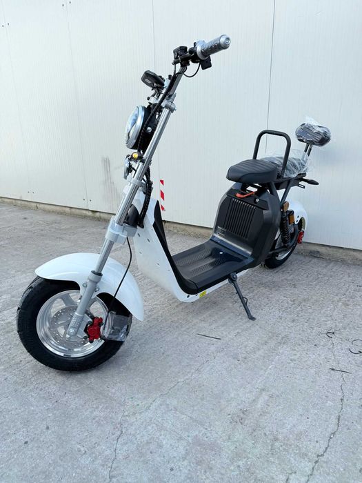 Scuter Electric Model 2025 cu cartelă full led