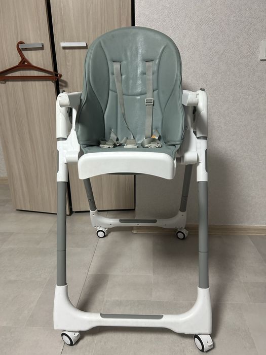 Детский стульчик для кормления фирмы Pinocchio в отличном состоянии