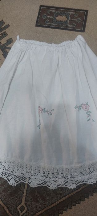 Poale costum popular