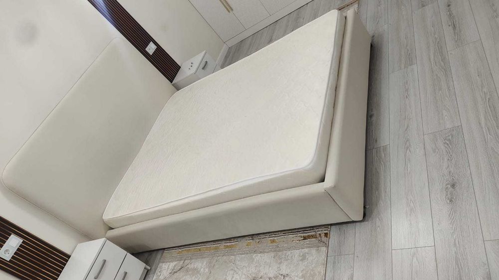 Спальный кровать