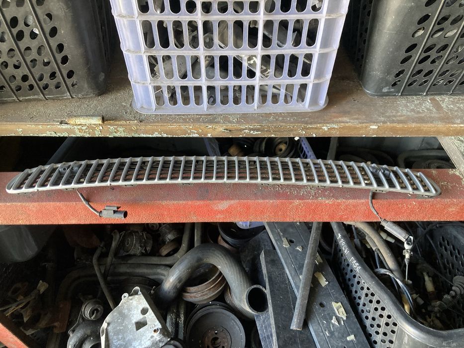 Решетка в капот БМВ 3 Е46 / BMW 3 E46