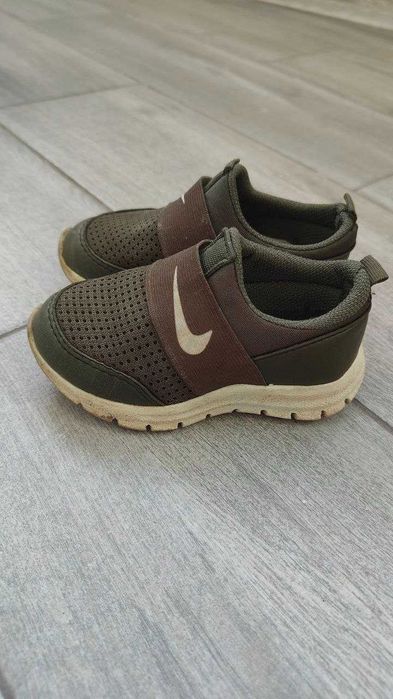 Легкие детские кроссовки