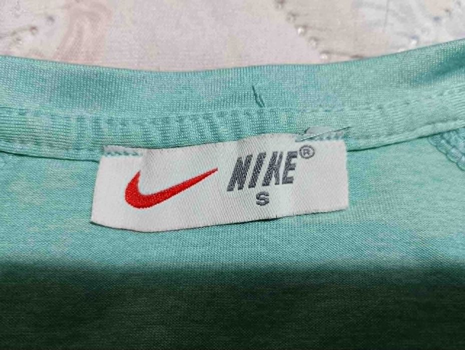 Блузка Nike - цвят мента, в отлично състояние, размер S, 10 лева
