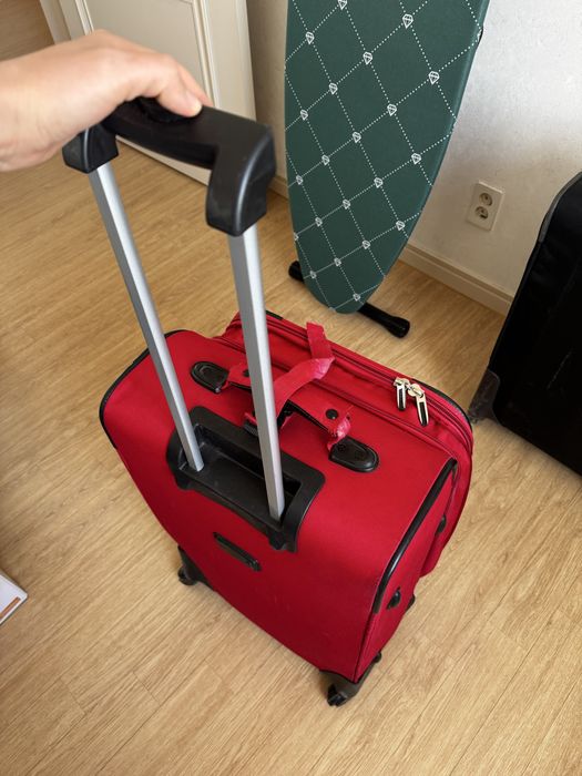 Продаю два Чемодана
