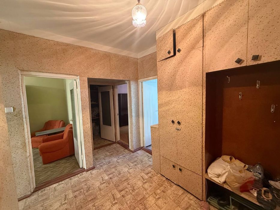 6 метр балкони мавжуд 3 хонали квартира сотилади