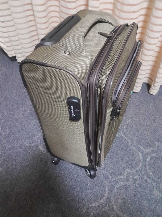 Чемодан сотилади