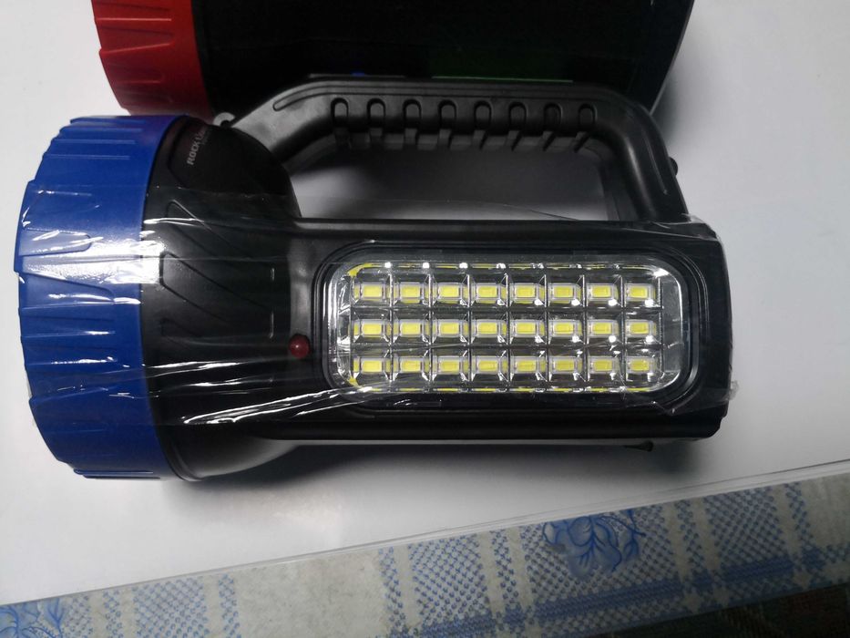 Lanterna led si lampa solara cu acumulator
