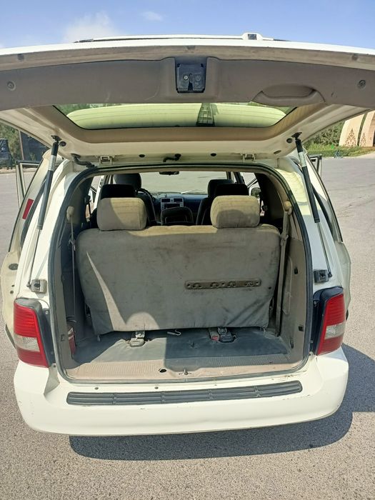 Продам Kia Carnival.