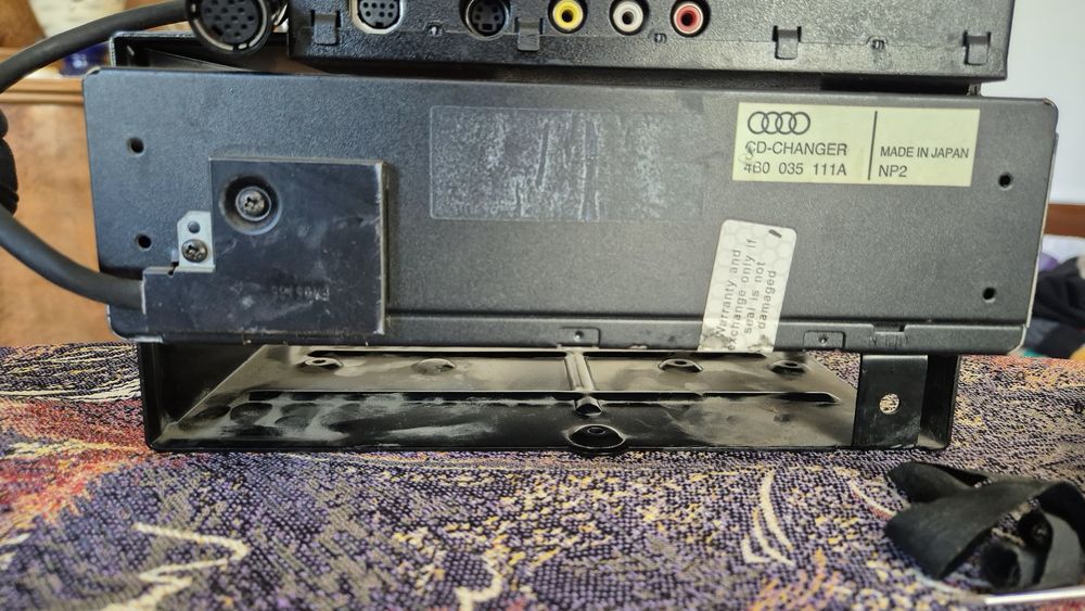 Vând CD changer + TV tuner Audi 4d0 919 146 pentru VAG/Audi