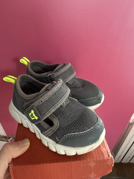 Продам кроссовки