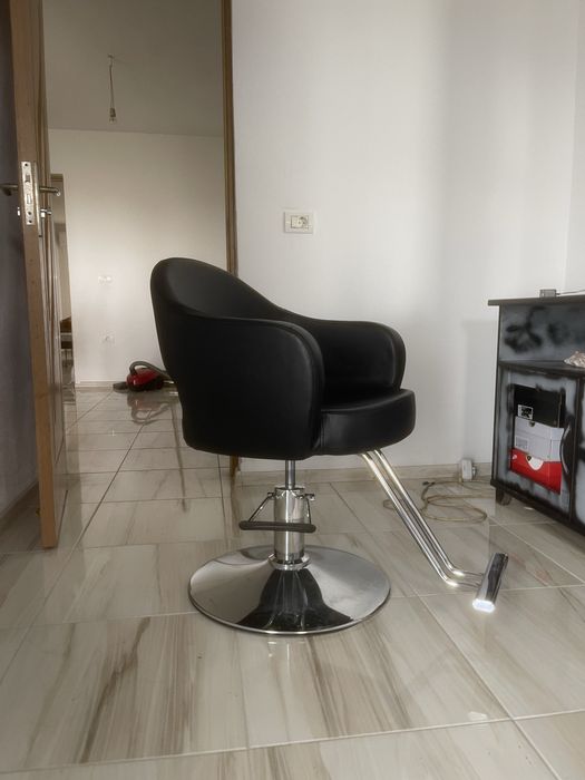 Vand scaun pentru salon!!