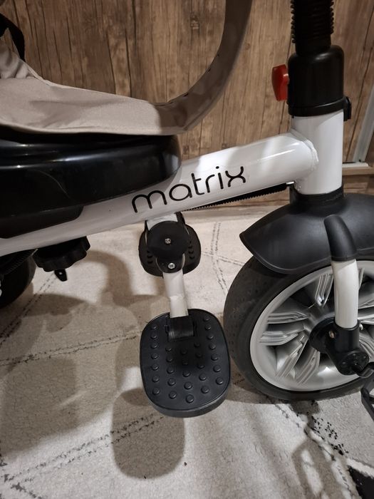 Чисто нова триколка