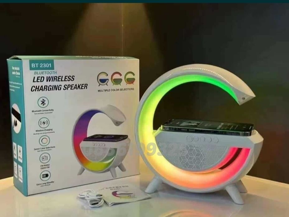 Смарт LED лампа-зарядно с високоговорител и радио