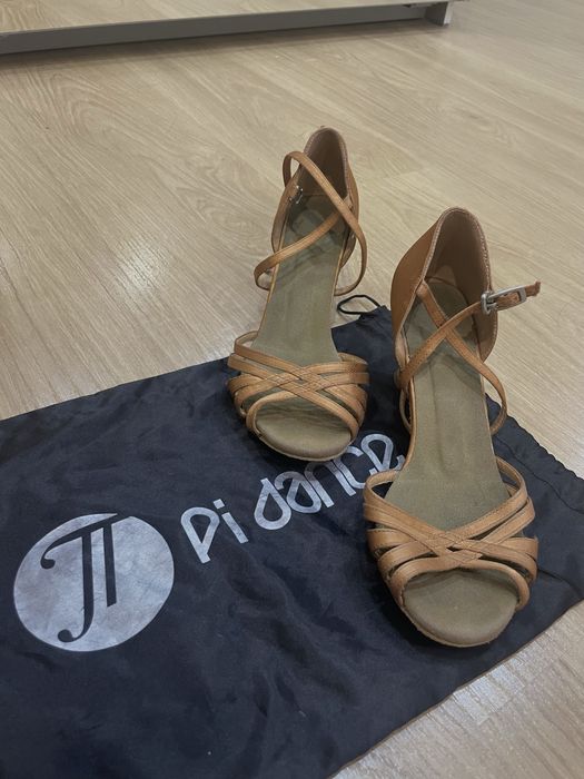 Обувки за латино , спортни танци