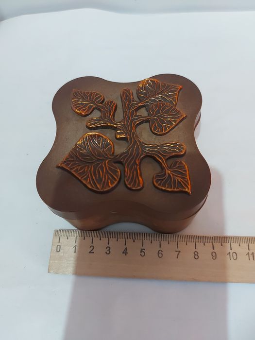 Шкатулка маленькая.