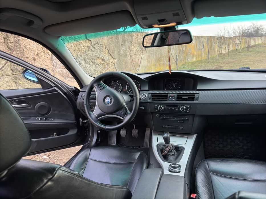 BMW E91 320D 2007 163CP M pack Piele, Navi CIC, senzori parcare, panoramic, incalzire