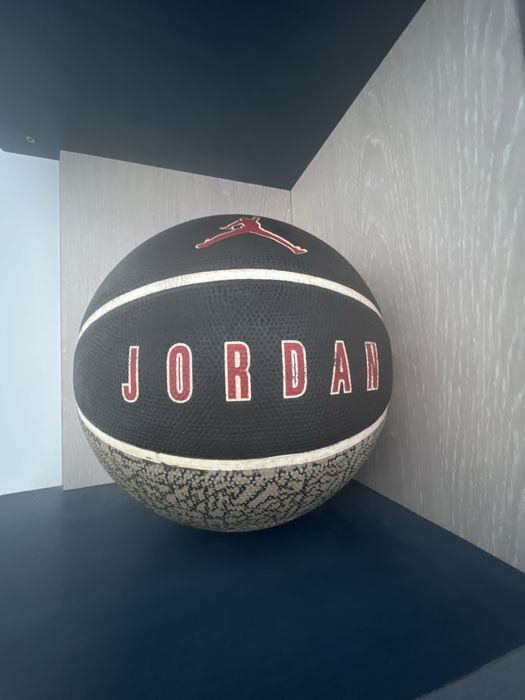 Minge profesionala de baschet, marimea 7, utilizata