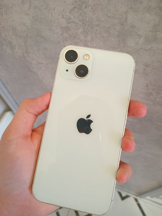 Продам белый Iphone 13